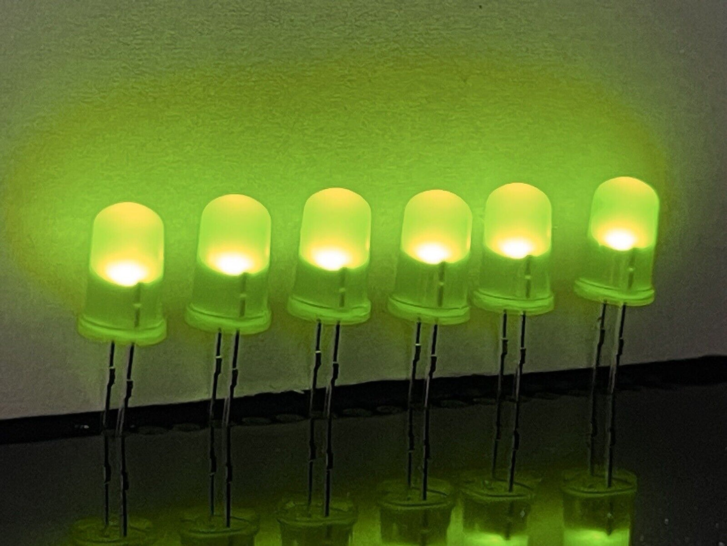 100PCS 5mm YELLOW GREEN Colour Diffused LED Light Emitting Diodes DIY