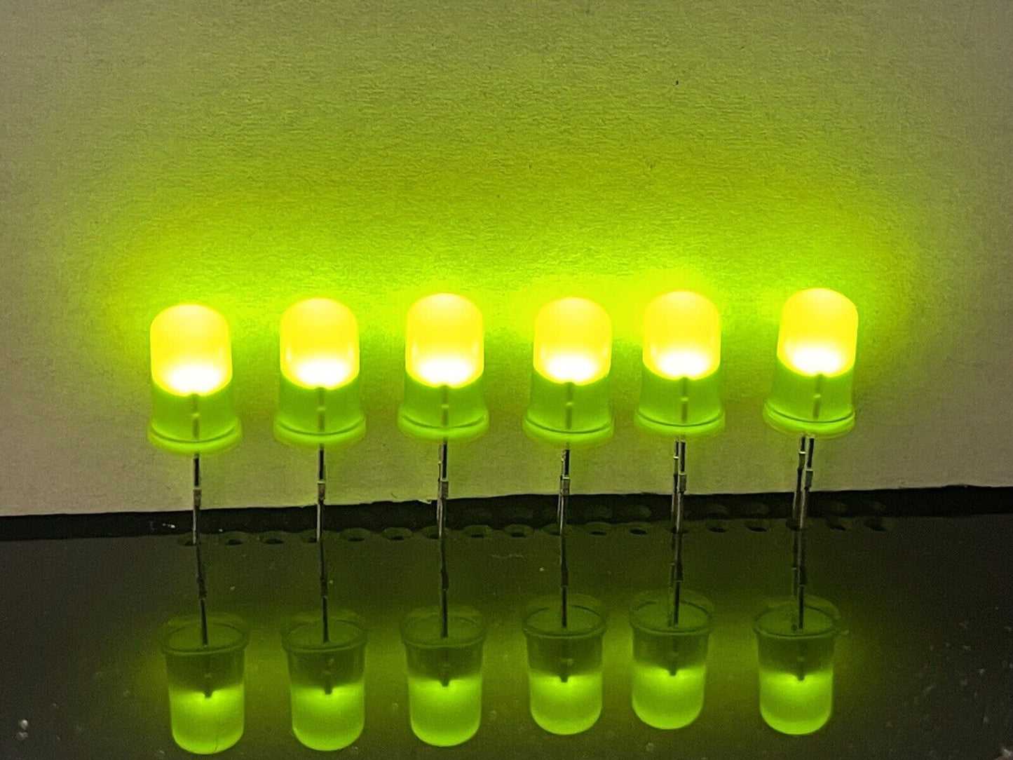 100PCS 5mm YELLOW GREEN Colour Diffused LED Light Emitting Diodes DIY