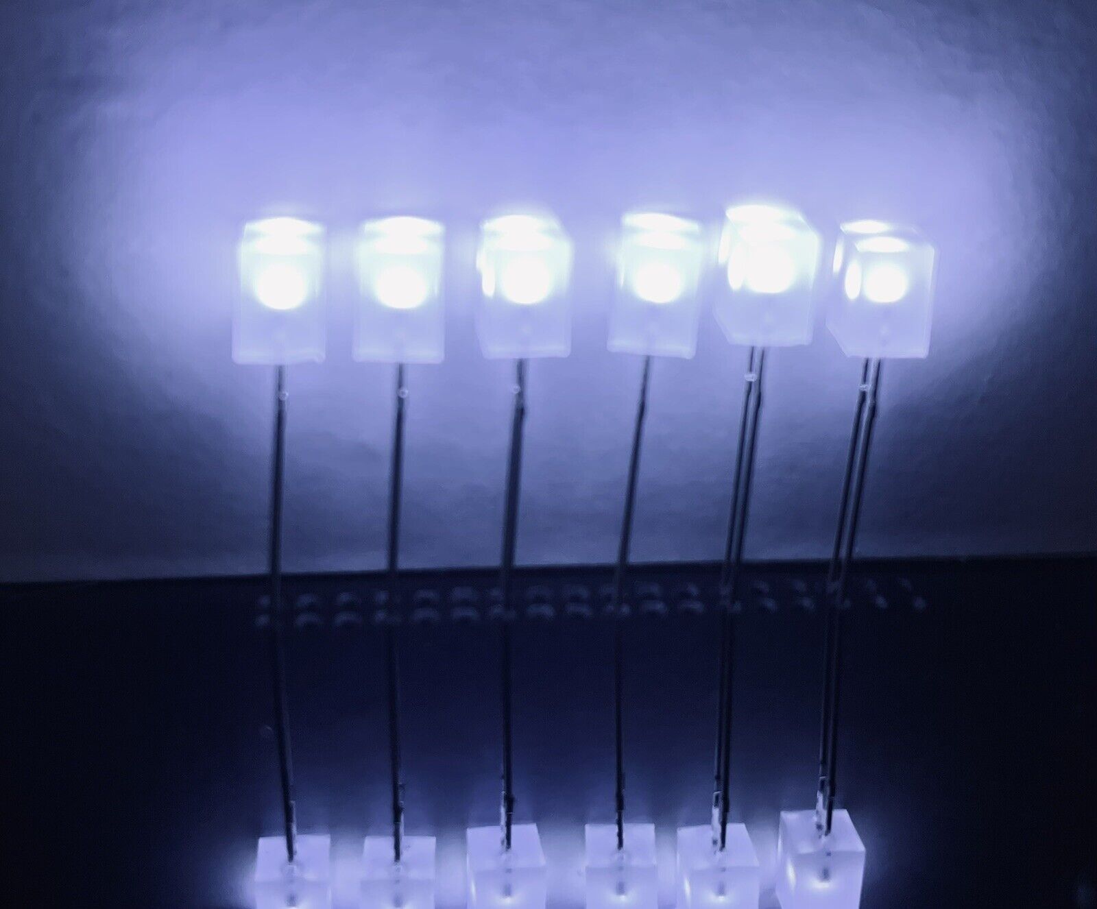 100pcs 5x5x7mm LEDS Diffused Resin Square COOL WHITE Led Light Emittin ...