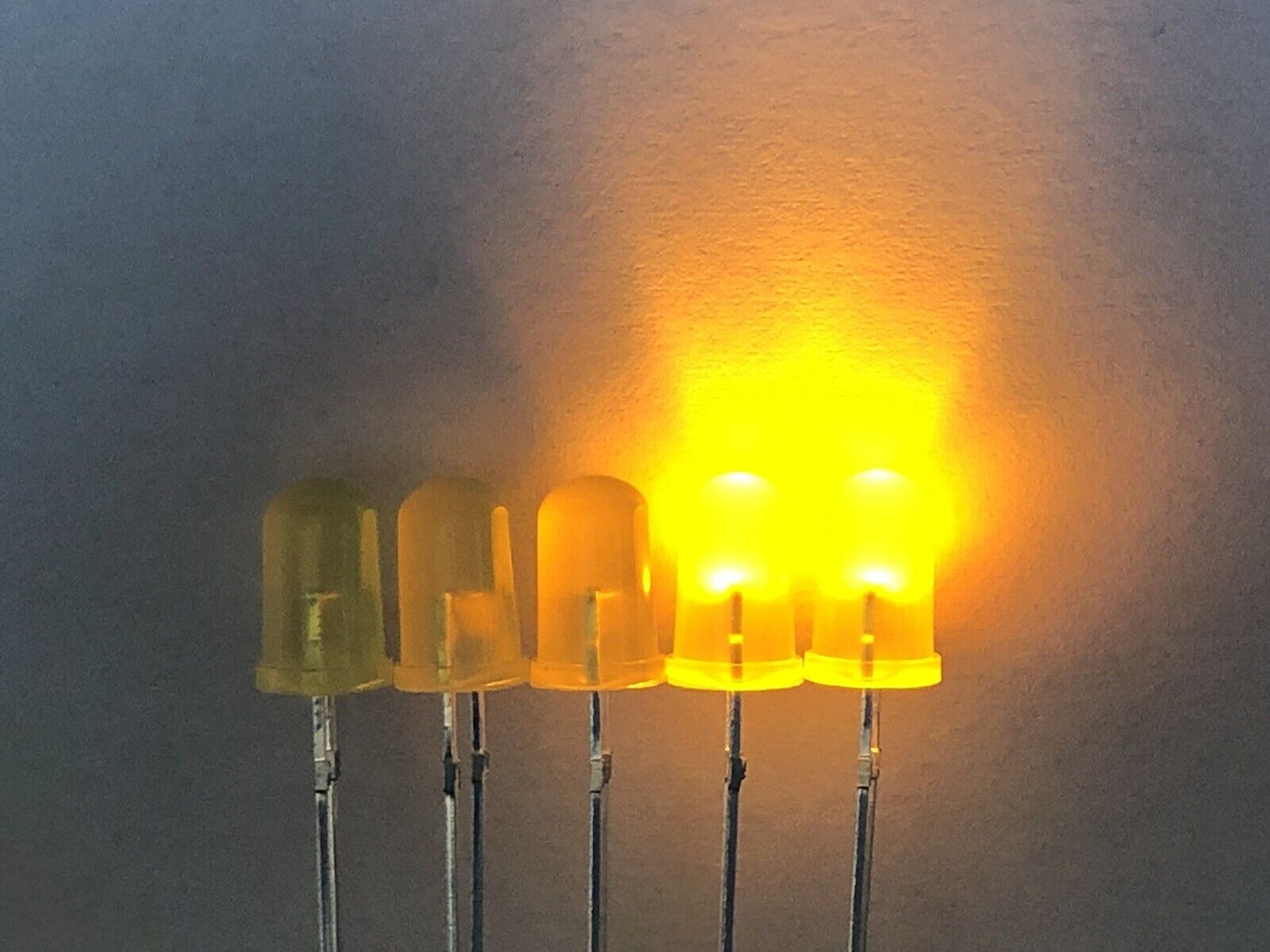 5mm Flashing LEDS 100PCS Blinking Coloured Yellow Light Emitting Diodes 1.5hz