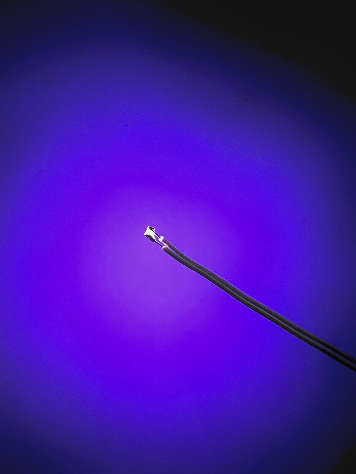 10x LED 0805 UV Purple SMD LEDs – Super Bright, 400-405nm, For Models & RC